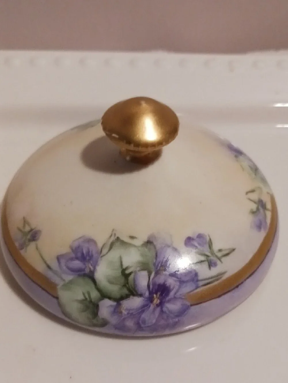 Limoges White Porcelain Violet Flower Design Trinket Box with Gold Trim &  Feet